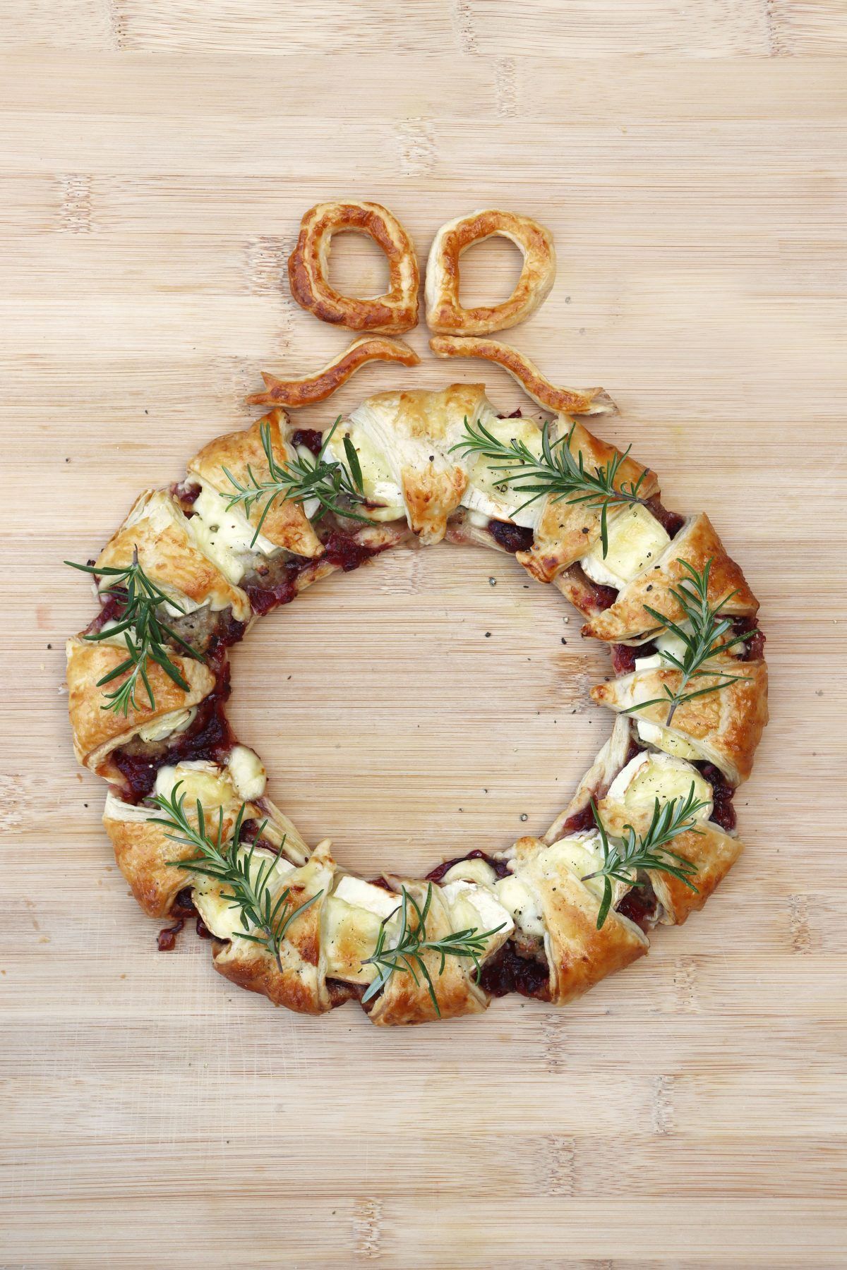 Christmas stuffing, brie & cranberry wreath
